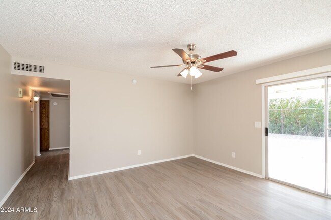Foto del edificio - 6933 W Sunnyslope Ln