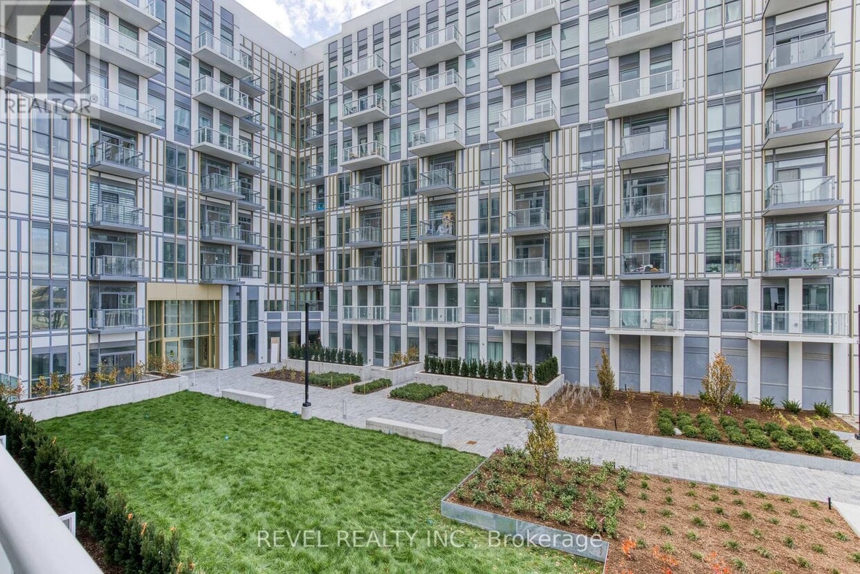 Primary Photo - 1005 Dundas St E