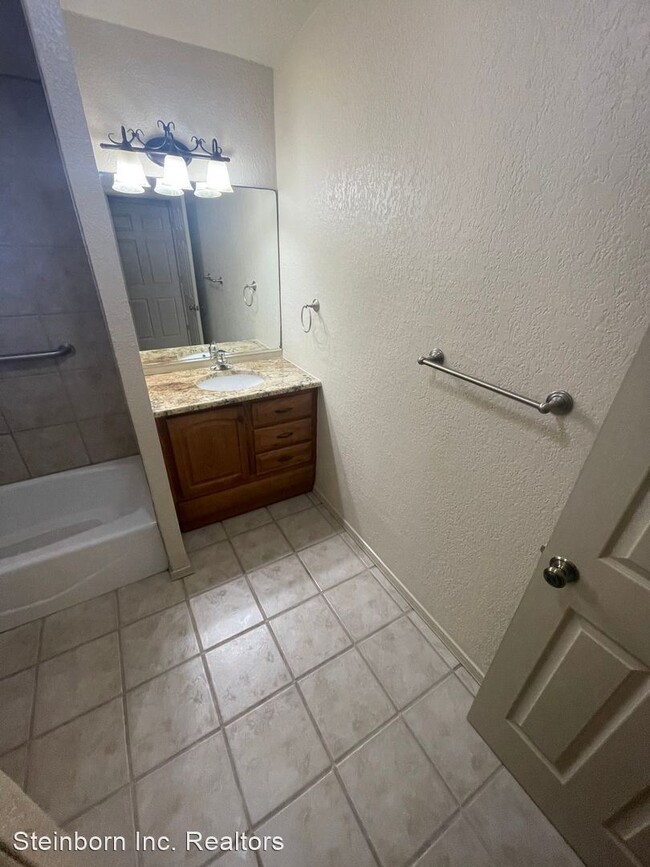 Building Photo - 3 br, 2 bath House - 1425 Country Club Circle