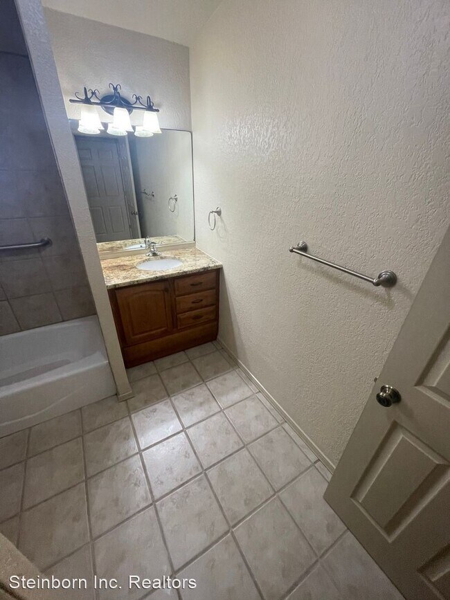 Foto del edificio - 3 br, 2 bath House - 1425 Country Club Circle