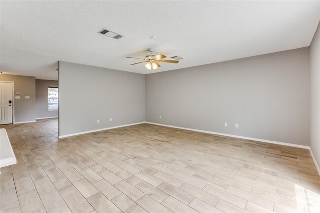 Building Photo - 2200 Milan Dr