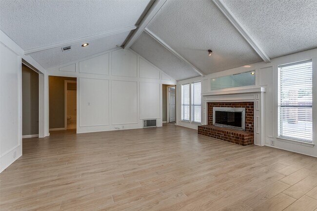 Foto del edificio - 4444 Hartford Dr