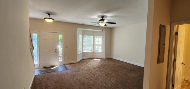 Sala de estar - 122 Crown Point Dr