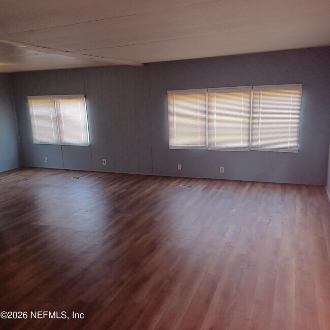 Foto del edificio - 463 Logan Ave