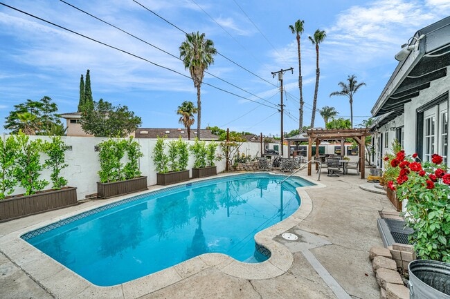 Pool - 1880 N Greengrove St