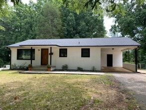 Building Photo - 210 Park Rd