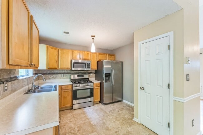 Building Photo - 2945 Highland Hill Pkwy