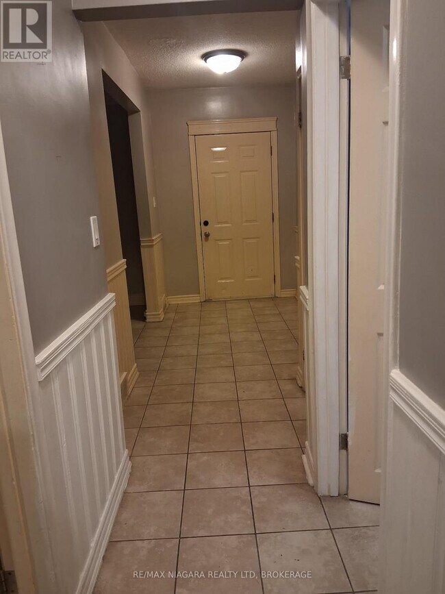 Photo du bâtiment - 5004 St Clair Ave