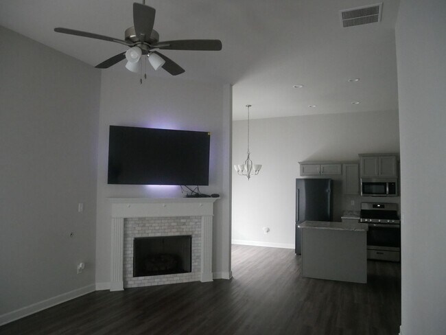 Foto del edificio - 8605 Channing Ln