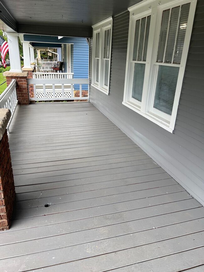 Foto del edificio - Charming 3-Bedroom/ 1 Bathroom house located in the heart of Topeka