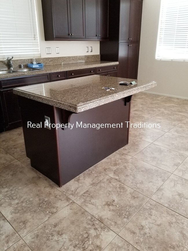 Building Photo - 3 + 3 with Bonus Room in Ana Verde