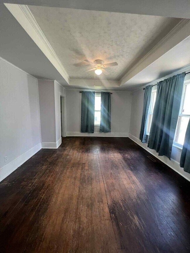 Foto del edificio - BEAUTIFUL HISTORIC, VINTAGE 4 BEDROOM / 2 ...