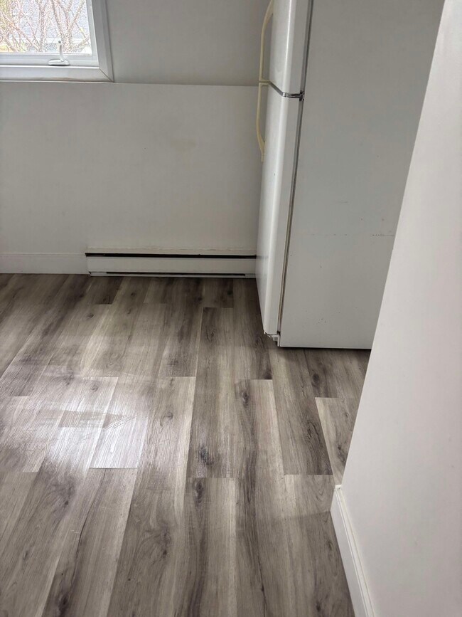 Photo du bâtiment - Bright and Airy 1-Bedroom in a Quiet, Convenient Neighborhood and Private Balcony