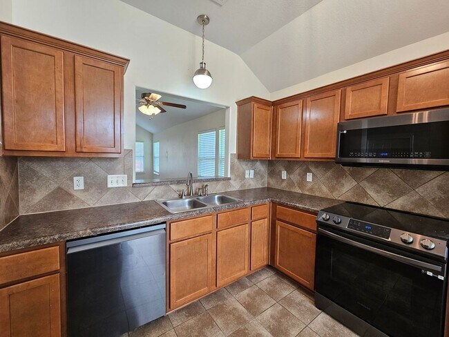 Foto del edificio - 5311 Bridgewood Dr