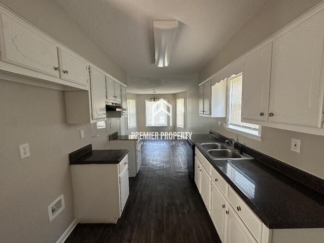 Foto del edificio - 2188 Longlane Dr