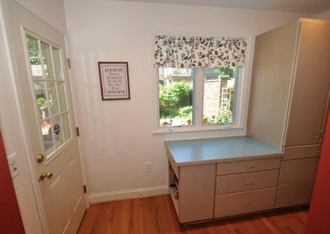 Foto del edificio - 4-Bedroom Single Family Home in the Desirable Park Ave Area!