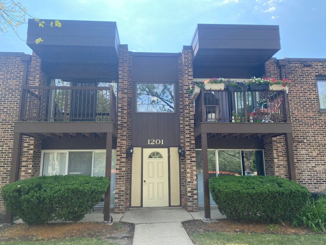 1201 Pleasant Run Dr Unit 312, Wheeling, IL 60090 Condo for Rent in