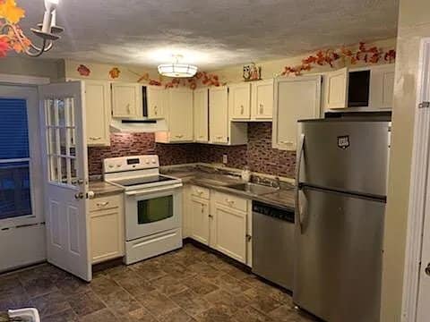 Foto del edificio - 54 Pinehurst Ave