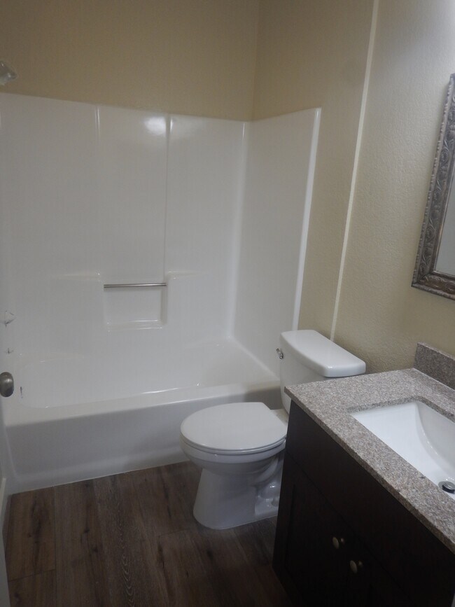 Foto del edificio - 4307 W. 142nd Street