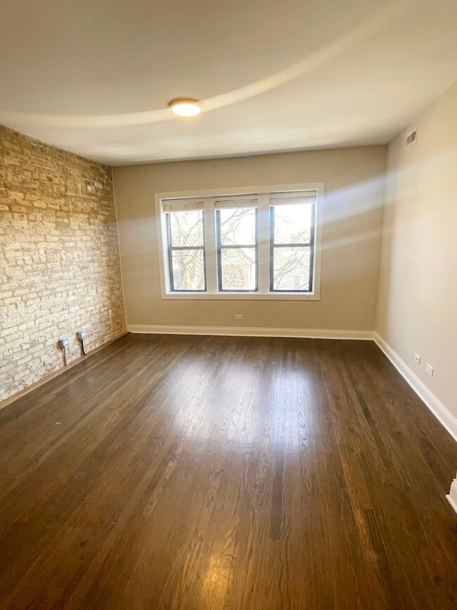 Building Photo - 2230 N Sawyer Ave