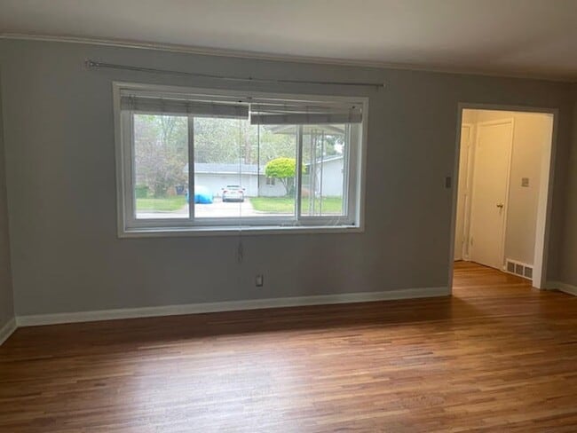 Foto del edificio - Well Maintained Mid Town Bungalow!