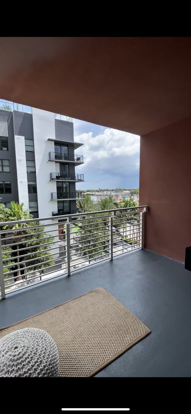Foto del edificio - 526 NE 8th St