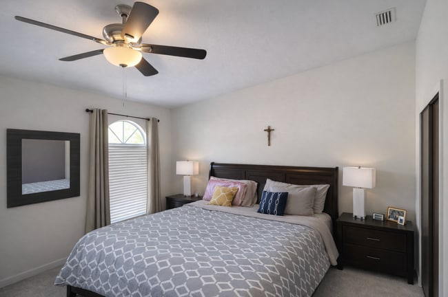 Foto del edificio - 7618 Colonial Ct