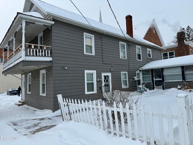 Foto del edificio - 13 School St