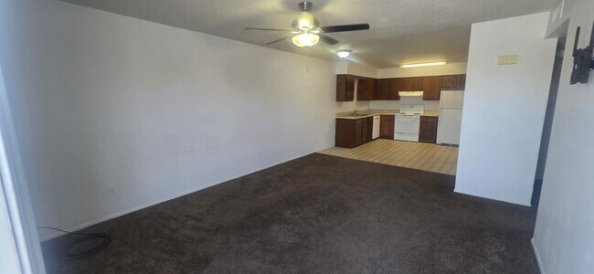 Foto del edificio - 590 W 18th Ave