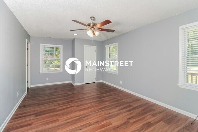 Foto del edificio - 3 Bedroom Pet-Friendly Home in GREENSBORO, NC with Main Street Renewal