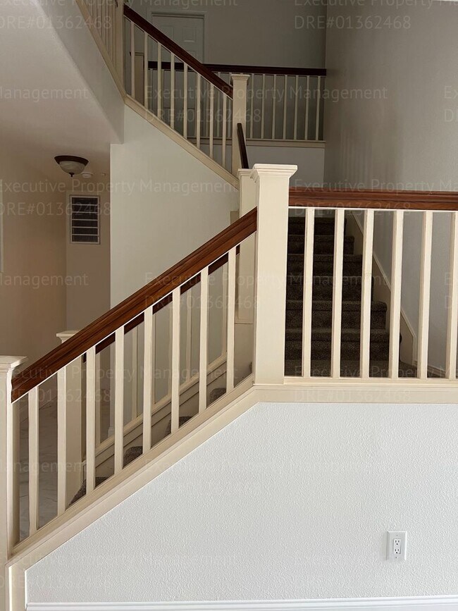 Building Photo - Stunning 4-bedroom, 3 bathroom home located in the westside of Bakersfield this  spacious house o...