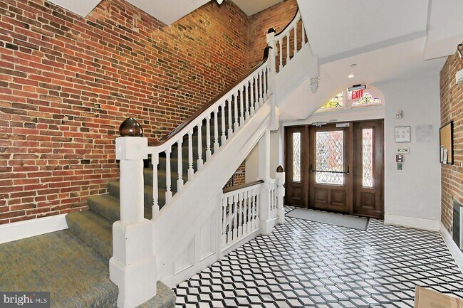 Foto del edificio - 819 D St NE