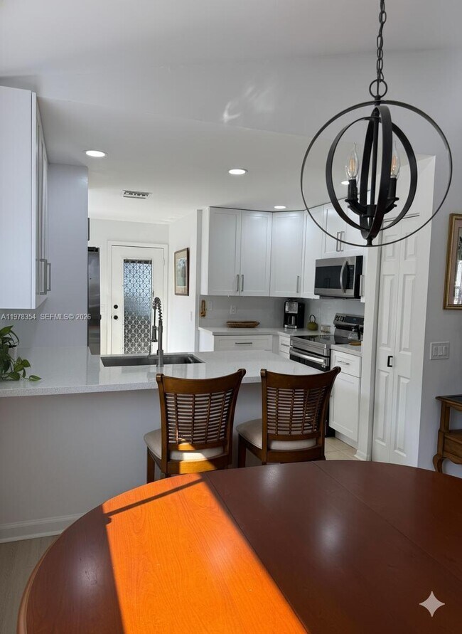 Foto del edificio - 2704 Pinewood Ct