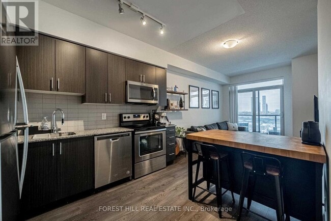 Building Photo - 3700 Hwy 7 W