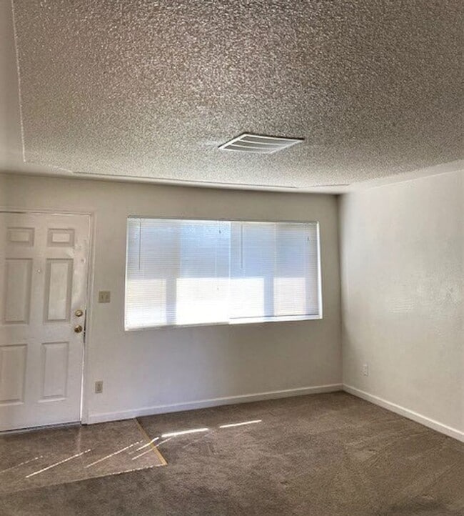 Building Photo - HE281