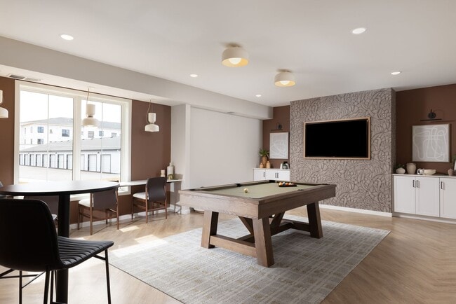 Interior Photo - Current 33