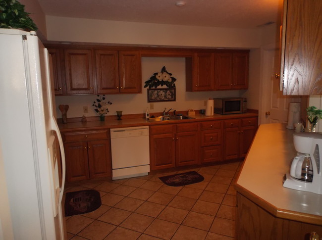 Building Photo - Willow Oaks Independent Living
