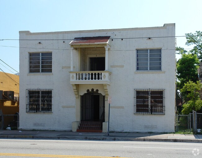 Building Photo - 615 SW 12th Ave