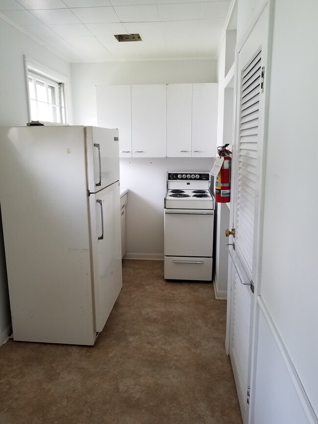 Kitchen - 315 Elm St