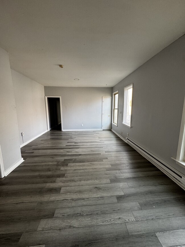 Building Photo - 537 N Queen St