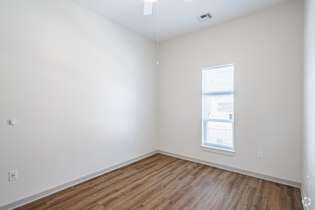 1BR, 1BA - 686SF - Primary Bedroom - Perkins