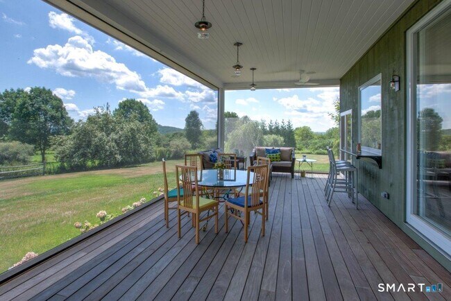 Foto del edificio - 187 Old Mt Tom Rd