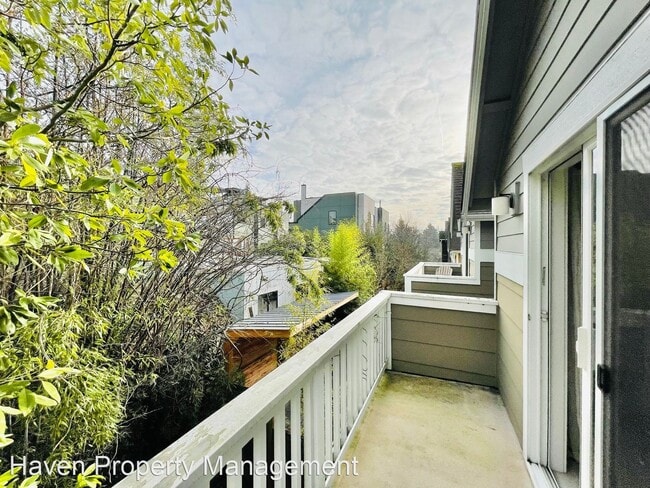 Building Photo - 3 br, 2.5 bath House - 3818 Interlake Ave ...