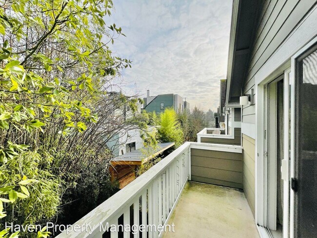 Foto del edificio - 3 br, 2.5 bath House - 3818 Interlake Ave ...