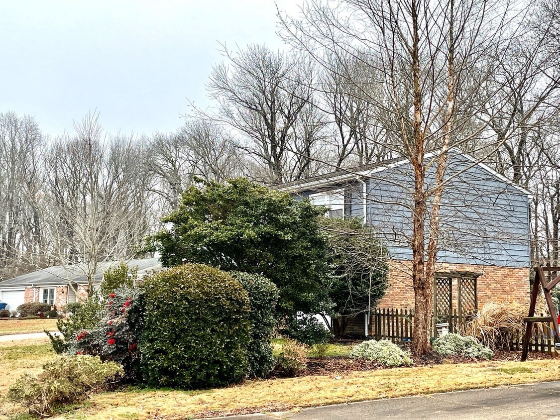 Photo - 6817 Cedarwood Court