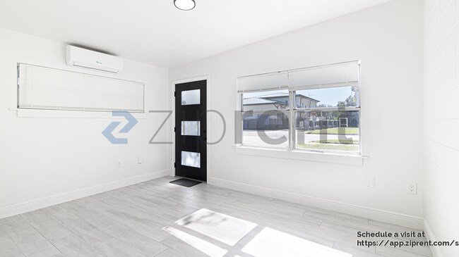 Building Photo - 1105 E South St