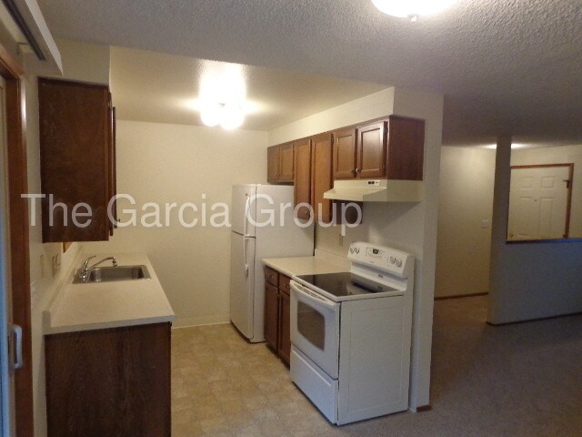 Building Photo - Beaverton Duplex