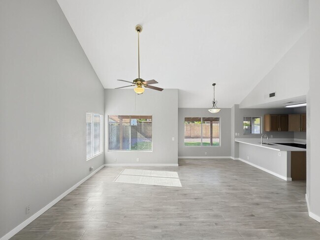 Foto del edificio - 3839 W Whitten St