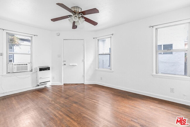 Foto del edificio - 5918 1/2 Willoughby Ave