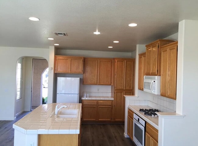 Building Photo - 5921 Caddington Way